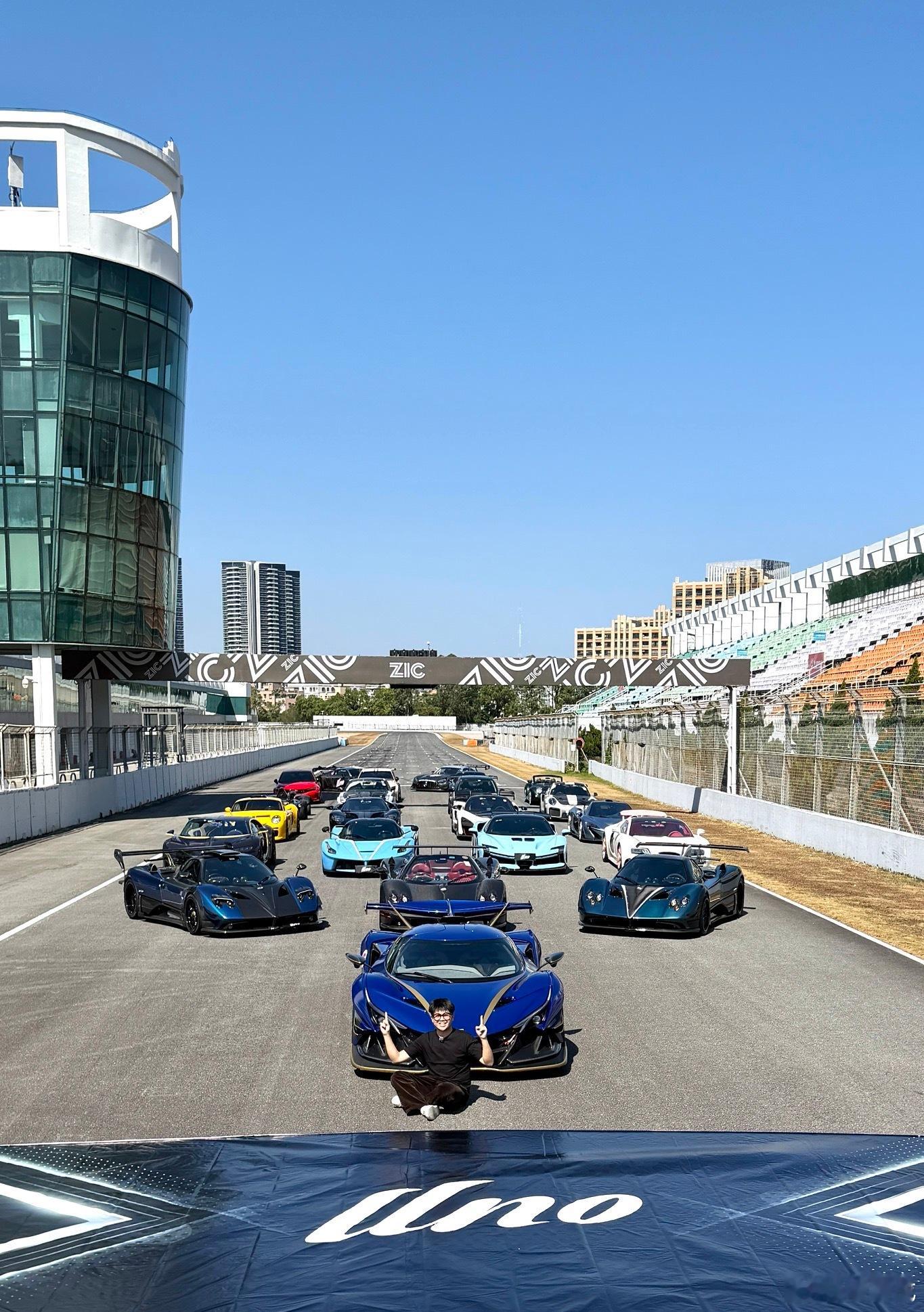 大家帮我数一数身后是多少钱？