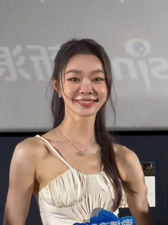 宋轶回应整容整没整容我不确定，但是怎么感觉她的面相变了，没以前那么耐看了，甚至