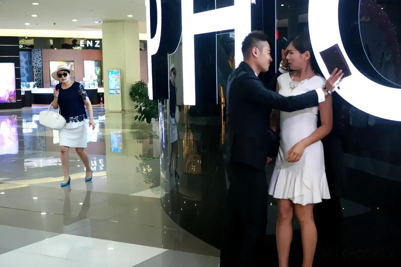 我就非常喜欢刘涛的身材，真是不明白，为什么国人都不太喜欢女人这种身板，其实刘涛这