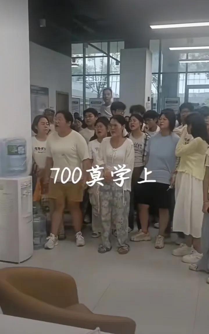 “中考700分没学上”最近成了西咸新区人们热议的话题！究竟为何？是否属实？