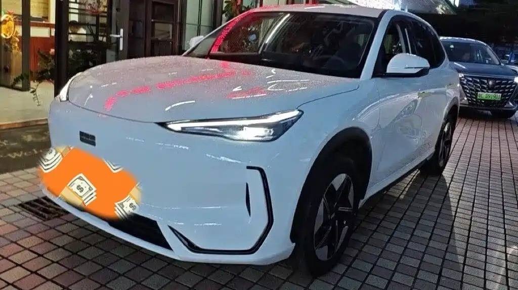 新款吉利银河E52026年9月上市，定位紧凑型家用纯电SUV。车身尺寸4680mm×1905mm×1