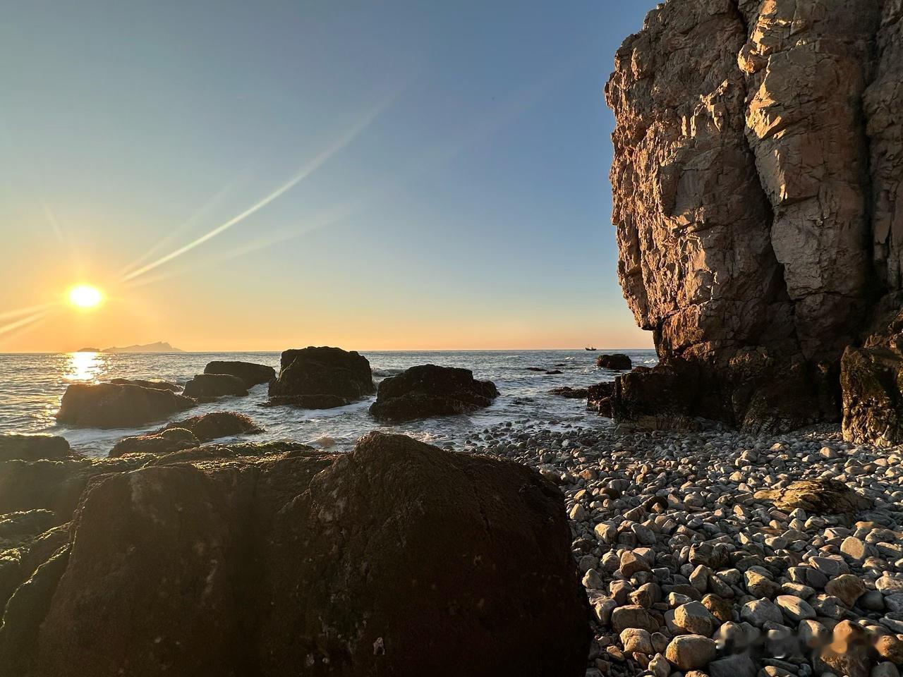 你是不是也发现了，有些中层领导明明手握权力，却把团队带得一盘散沙？自己天天忙得脚