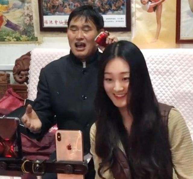 陈亚男当初的选择没有错！大衣哥亲自曝料：前几天我儿子就在我媳妇这呢，你给小伟转