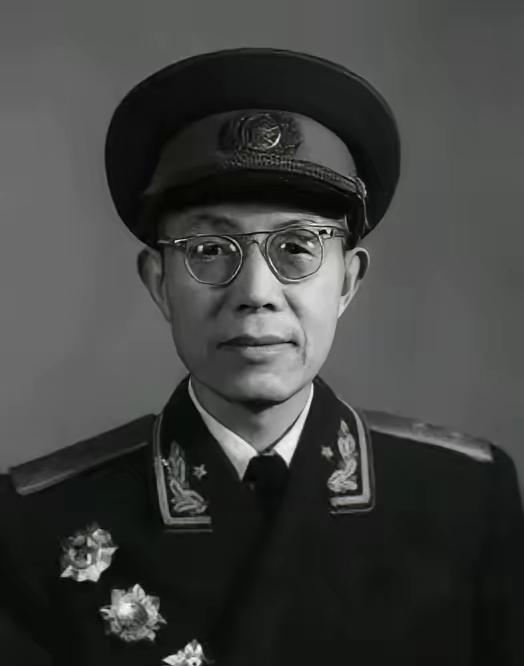 1937年，西路军侦察部长欧阳毅逃亡途中偶遇东北军，对方竟然好酒好菜招待他，欧阳