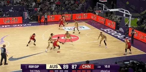 中国男篮这是真正的虽败犹荣了，跟澳大利亚打成这样完全超出预期最后一攻，顶着防守进