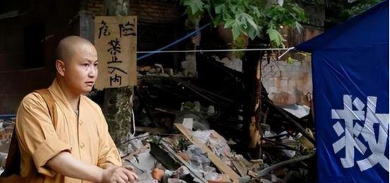 无法用科学解释的奇迹，2008年汶川大地震期间，高僧“破戒”收容孕妇，寺内煮肉杀