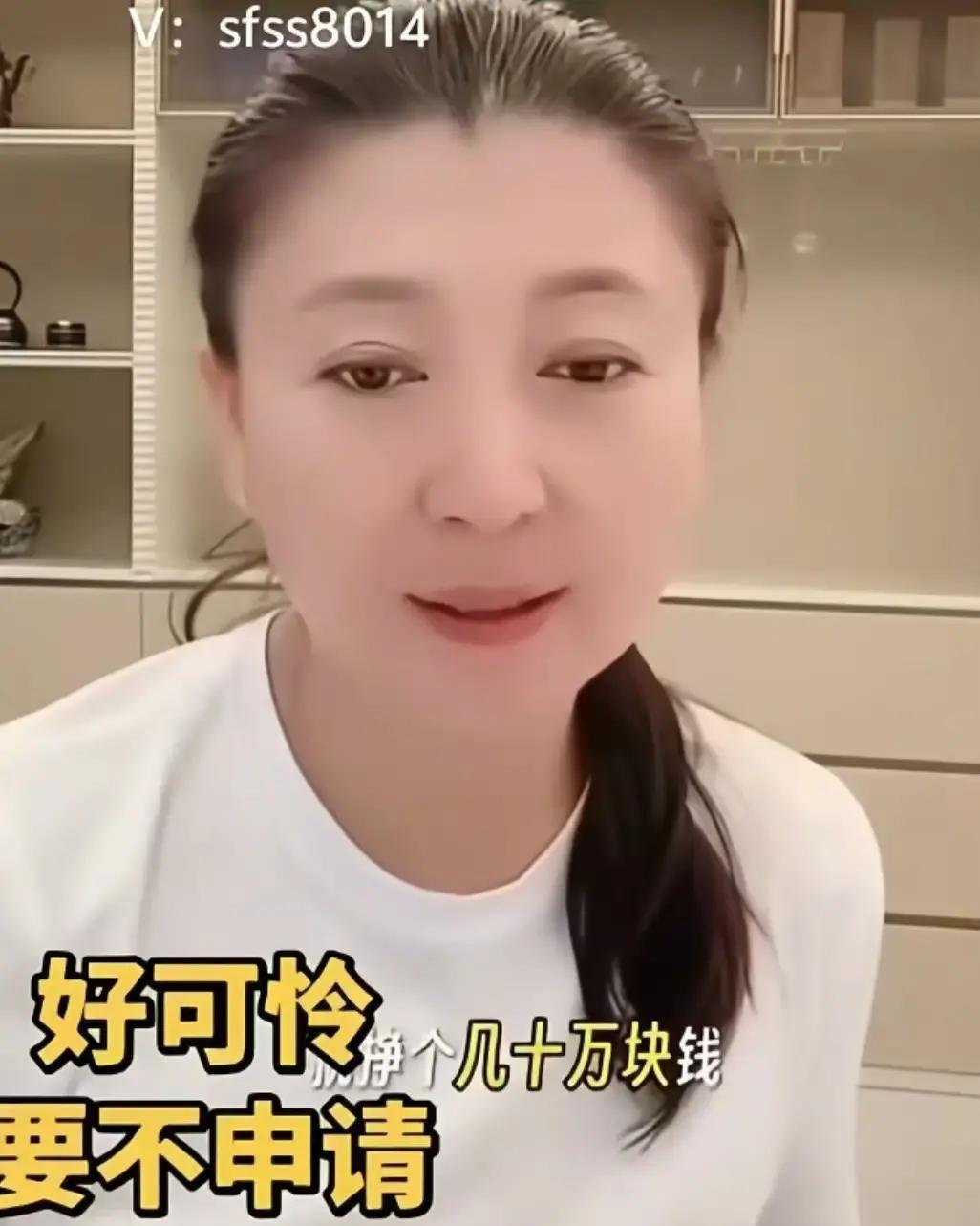 直播间里，他掰着手指头：房贷三万六。车贷两万四。保姆工资每月八千。年入几十