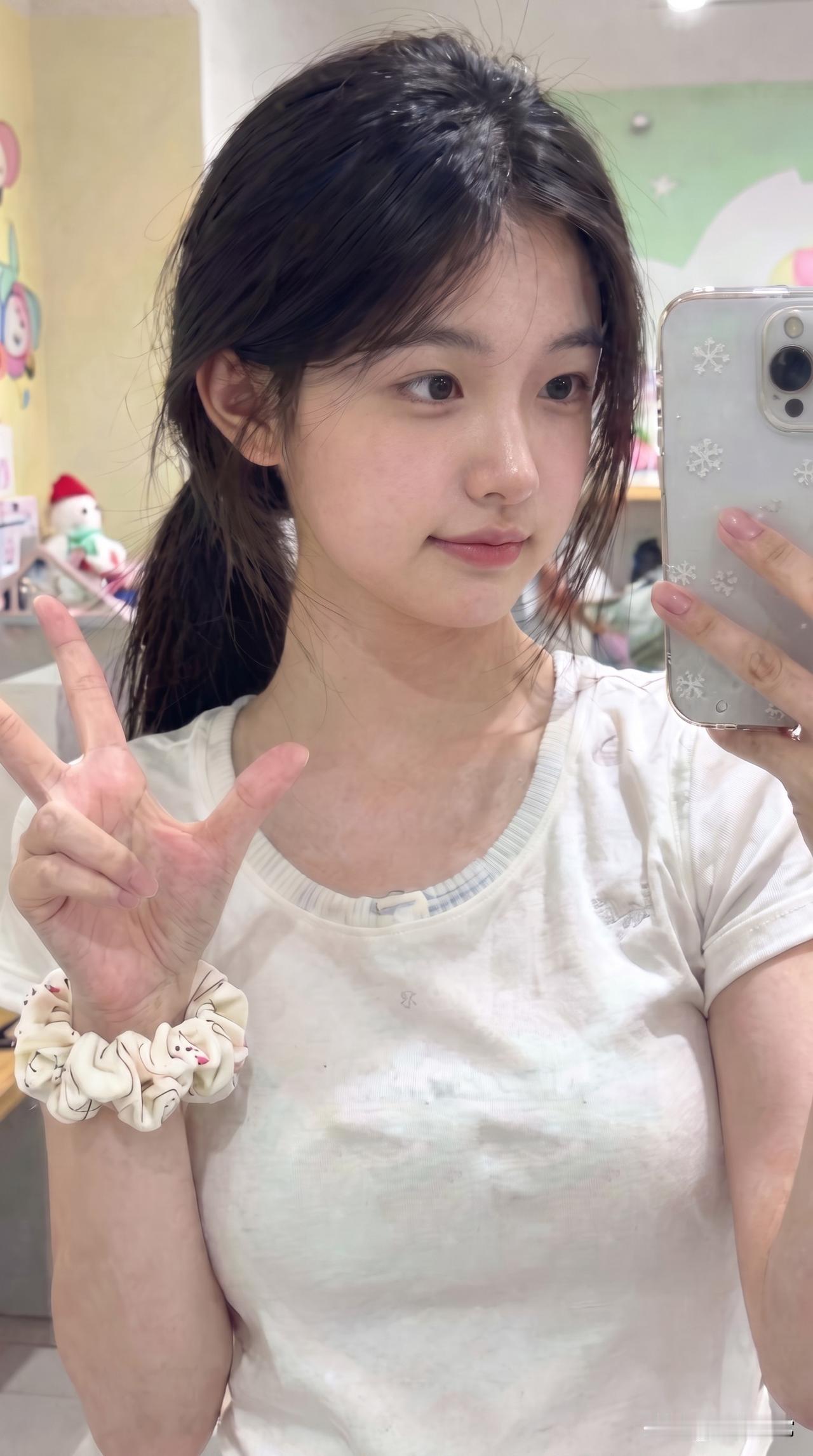 20+年纪，站站在大人的门槛，心里还是女孩有时候觉得自己应该成熟一点，少一点幼稚