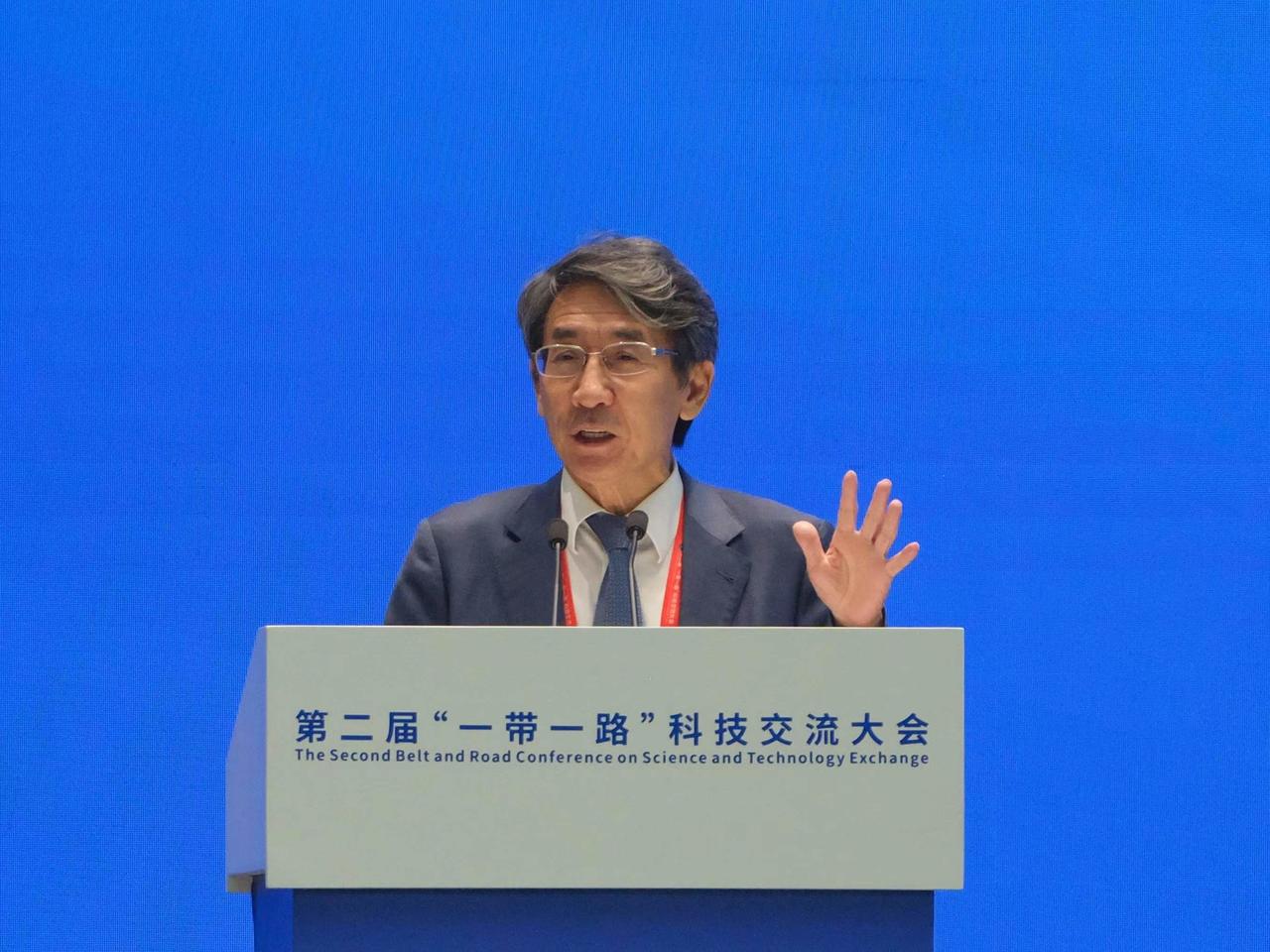诺奖不给薛其坤，真是因为怕中国芯片突破？对于他这次落选，有人惋惜遗憾，有人怒斥西