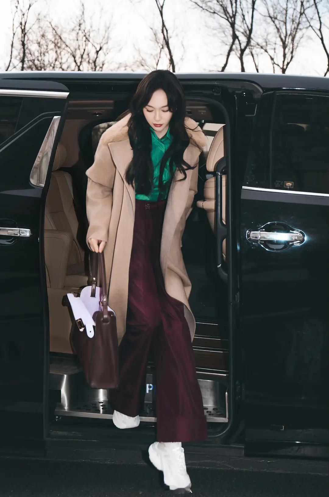 唐嫣米兰时装周出发图