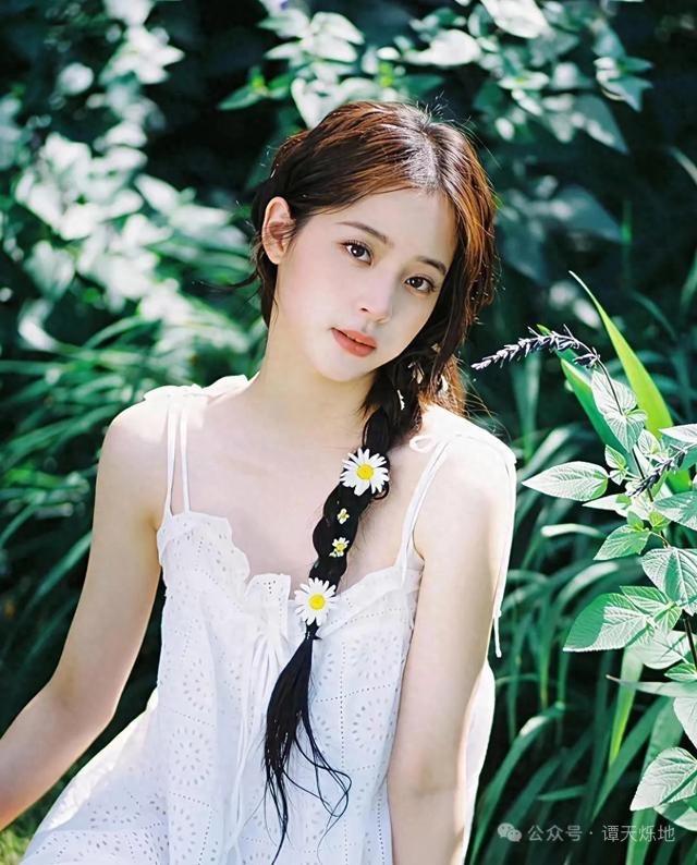 欧阳娜娜 清纯小白裙