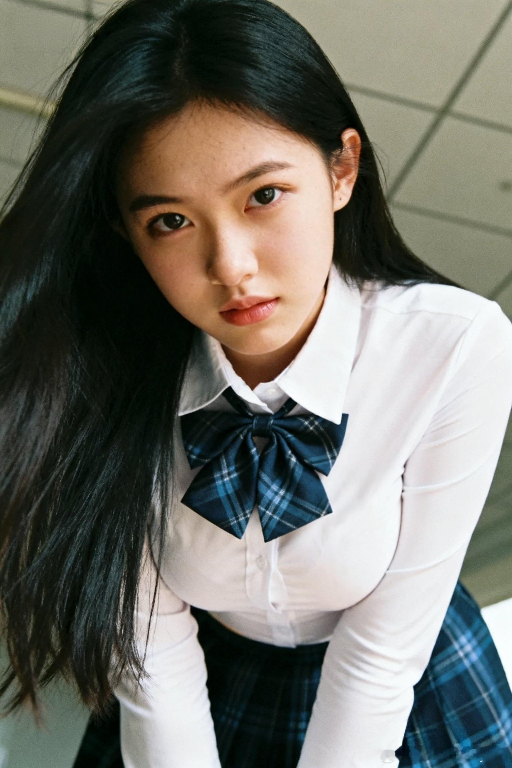 昨天校园风，今天甜妹风，明天学姐风！换句话说，就是你跟不跟着我一起疯？还不赶快起