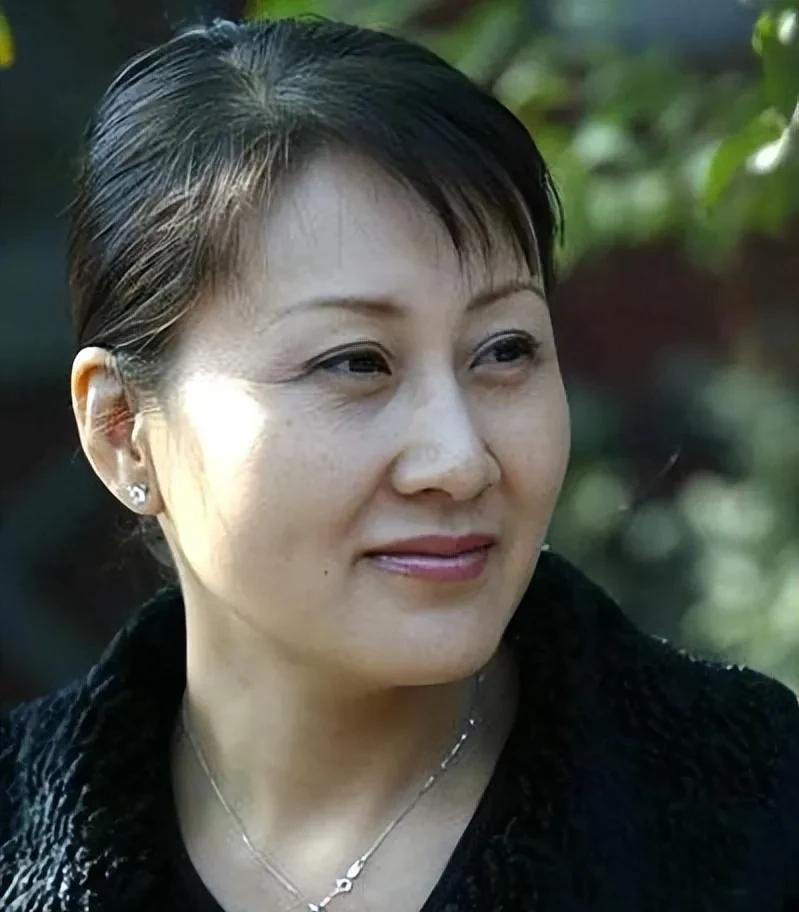 中国电视剧的6代“大青衣”1，张凯丽，一部《渴望》，万人空巷。2，宋佳（大）