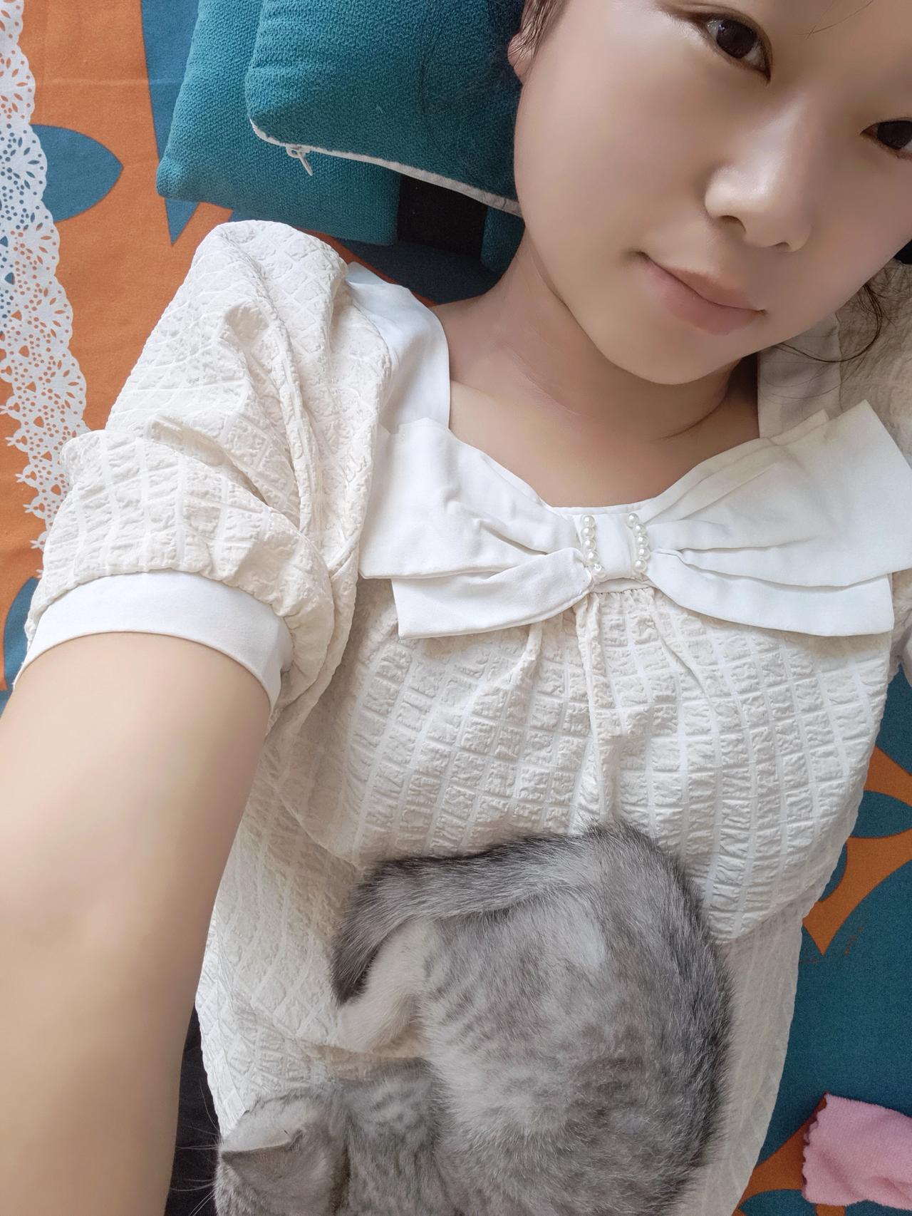 不能吃辣的，不能吃凉的，不能吃油腻的，不能劳累，比如白酒啤酒，火锅烧烤，雪糕西瓜