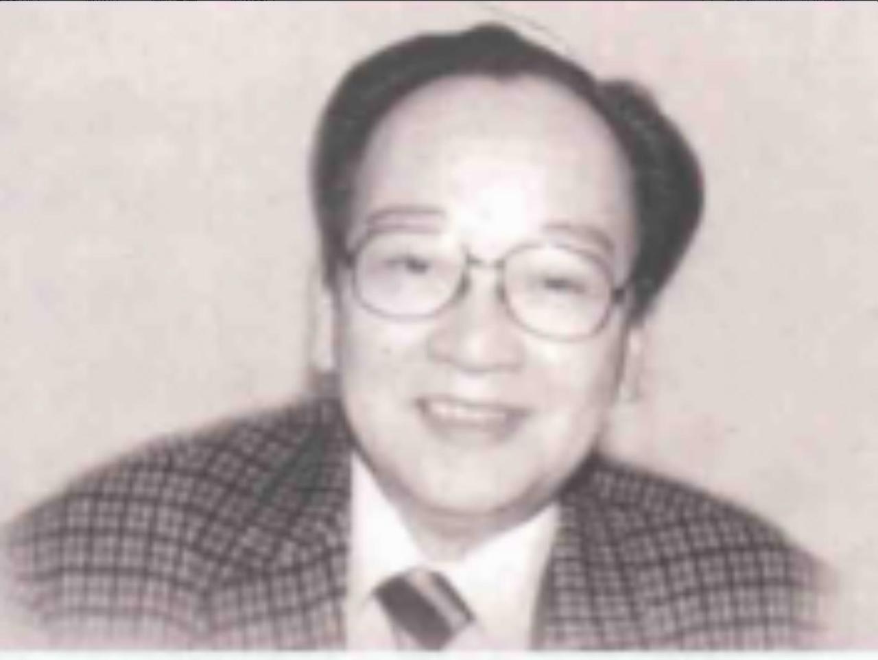 文觉非（1913年-1997年），原名文七根，出生于香港，广东番禺人文觉非自幼