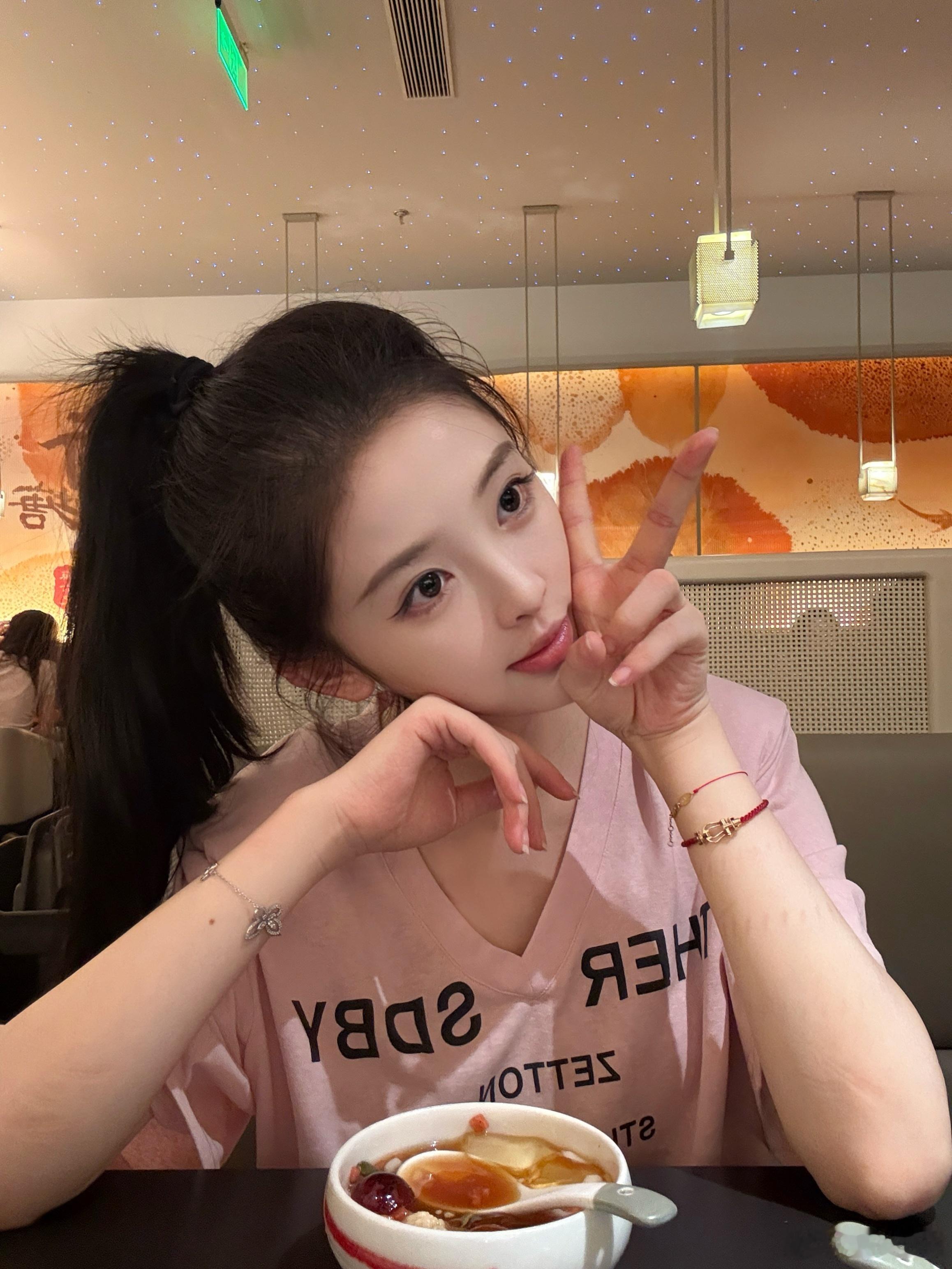 今天吃的是麻六记！点了一大桌川菜结果只吃了一点点​​​