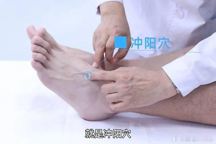 比足三里更该每天按的穴位！脚背上这一处，每天按1分钟，脾胃壮如牛！作者:半夏微