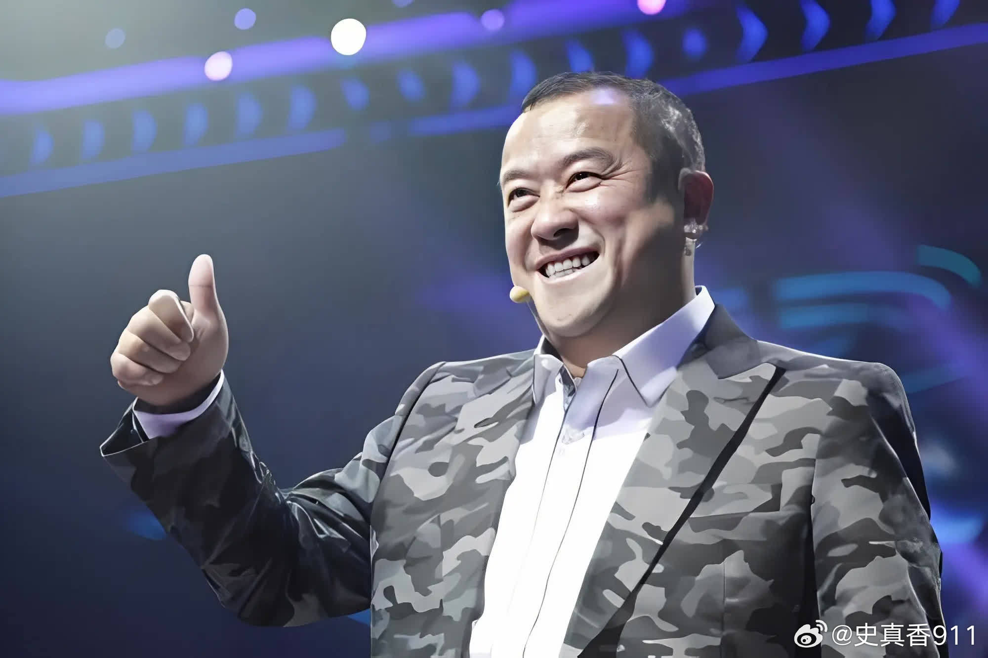 2013年，在曾志伟60大寿当天，香港TVB斥资240万余元，在香港蕞大的酒店大