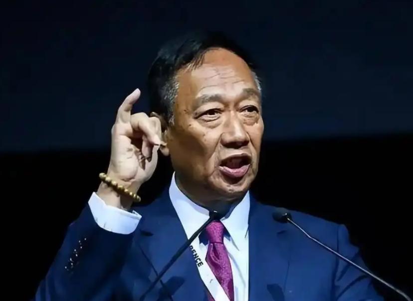 富士康崩得太突然！郭台铭绝对没料到，以前大陆工厂灯火通明的代工巨头，如今像破气球