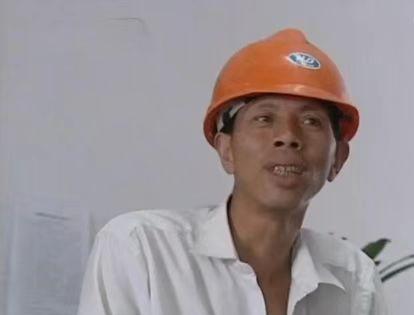 1987年秋天，浙江乡下的陈同发从脚手架上摔下来时，没想过这一跤会摔碎两个家。