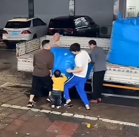 我就想知道这个穿黄衣服的起了多大作用[哭笑不得]