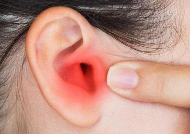 耳朵里面经常痒，却啥也掏不出来，或是5种病惹的祸，别不放心上耳朵痒，很多人会