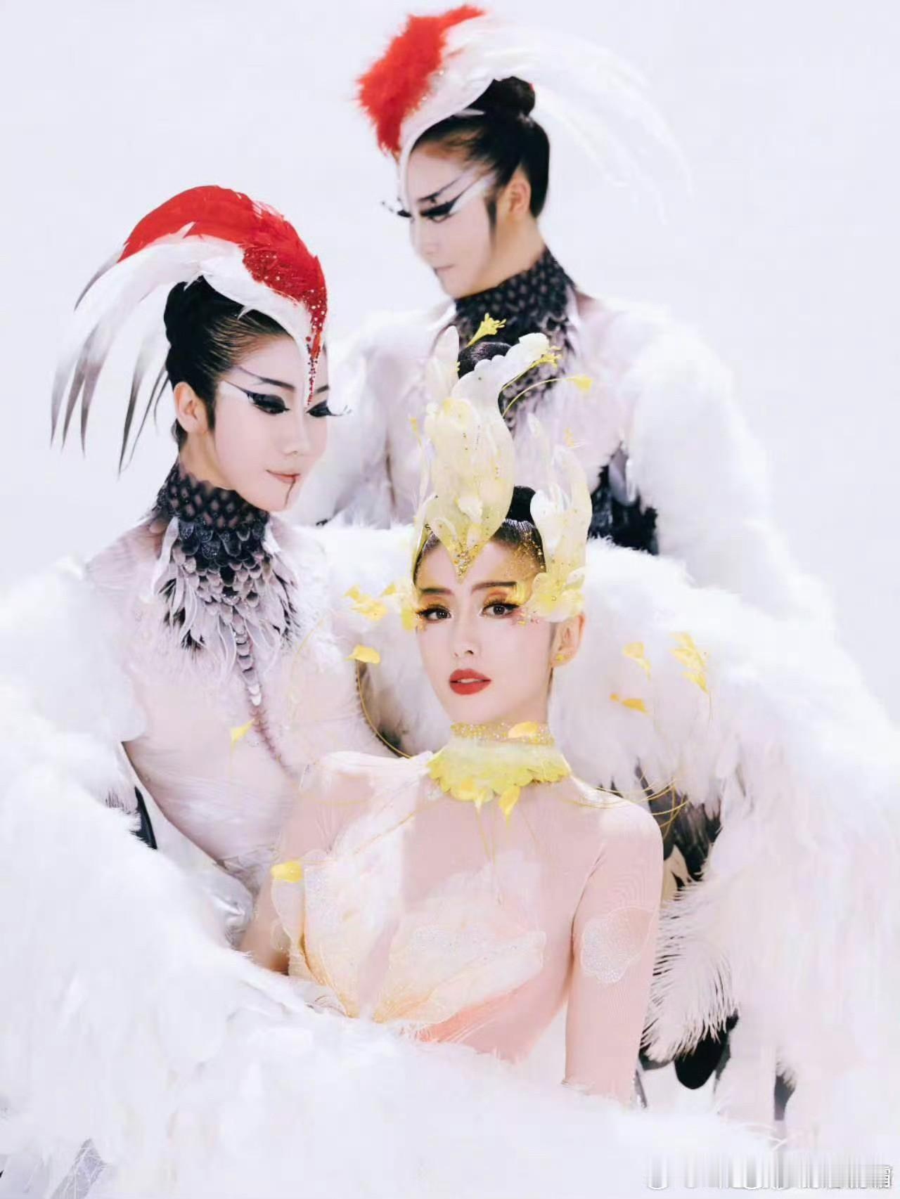 佟丽娅该说你什么好呢陈思诚离婚多年，不生孩子，不再婚真的是有原因的。皮肤蜡