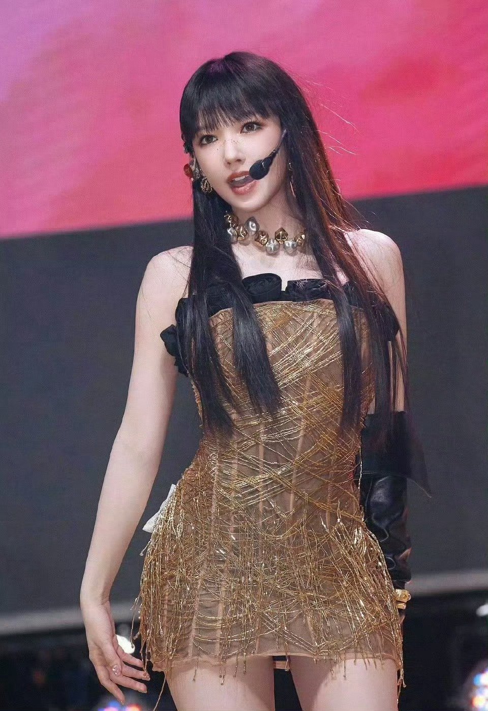 程潇脸肿了程潇舞台超美的，这应该是角度灯光问题吧。​​​