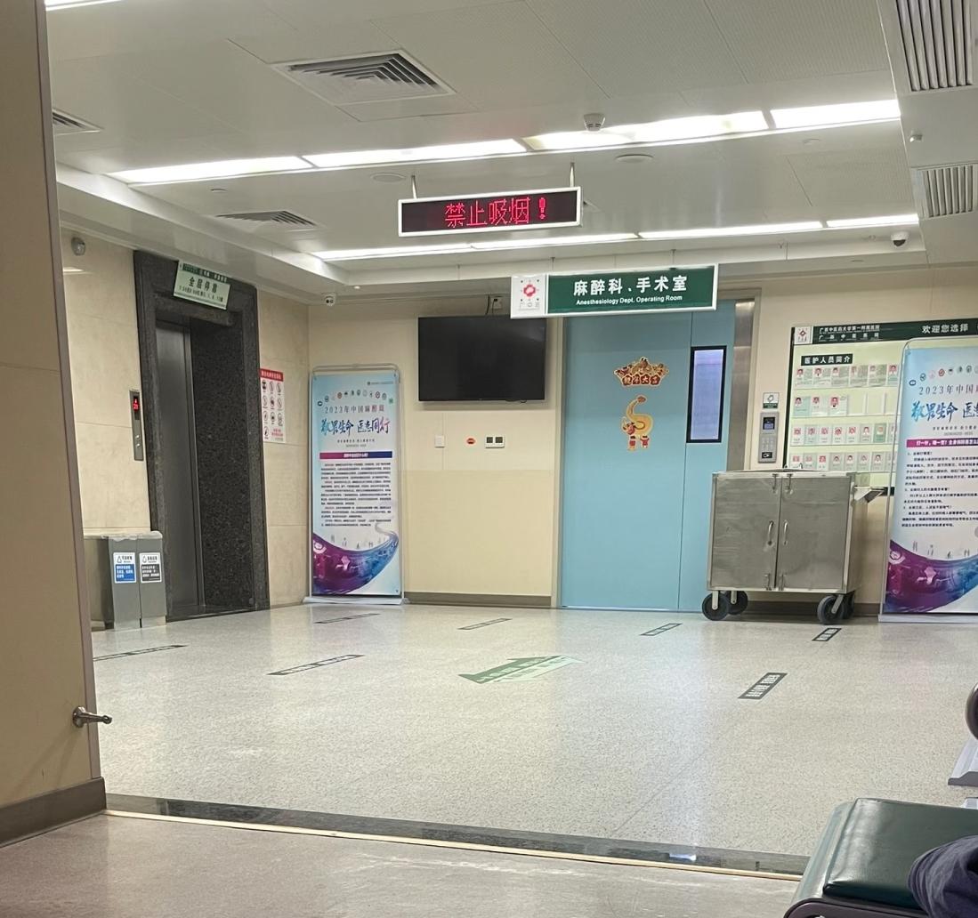 不作死就不会死，昨晚小区一个年轻女子猝死了，才27岁未婚，今天他父母来收拾她