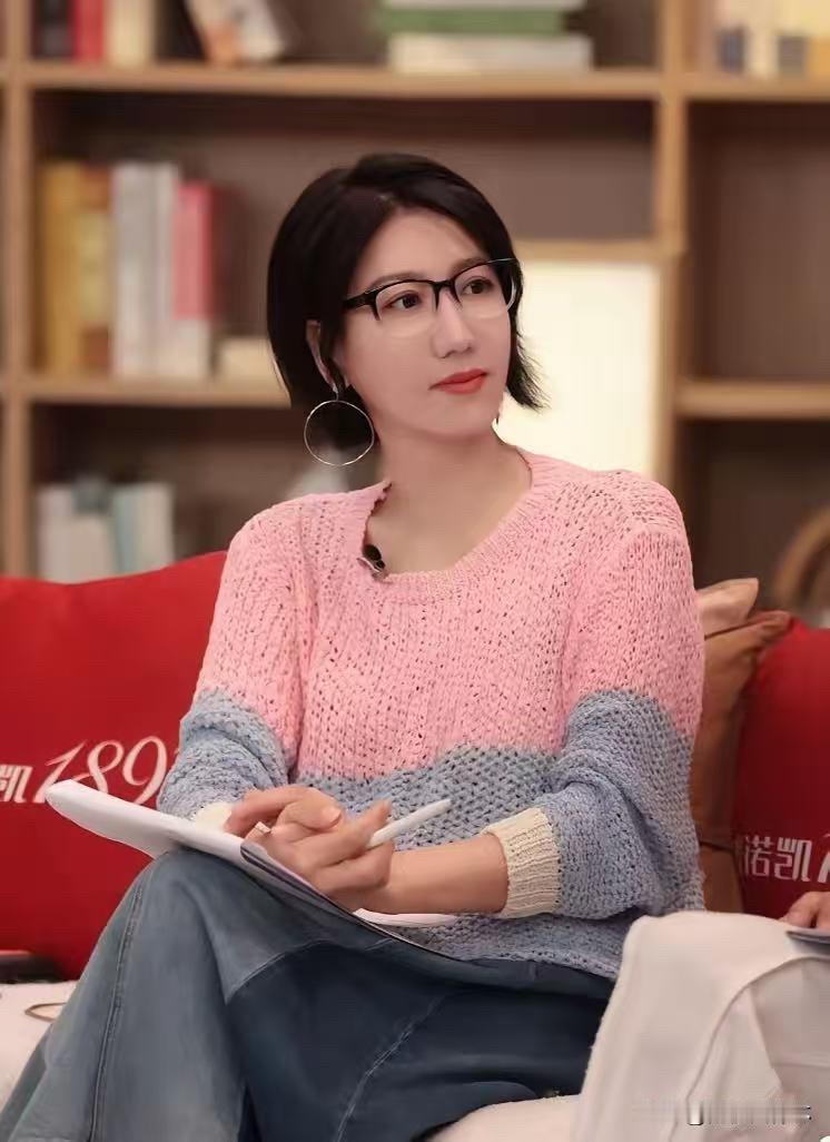 要不说人家活得通透呢！就易立竞那波回答，够学一辈子了！2019年，易立竞