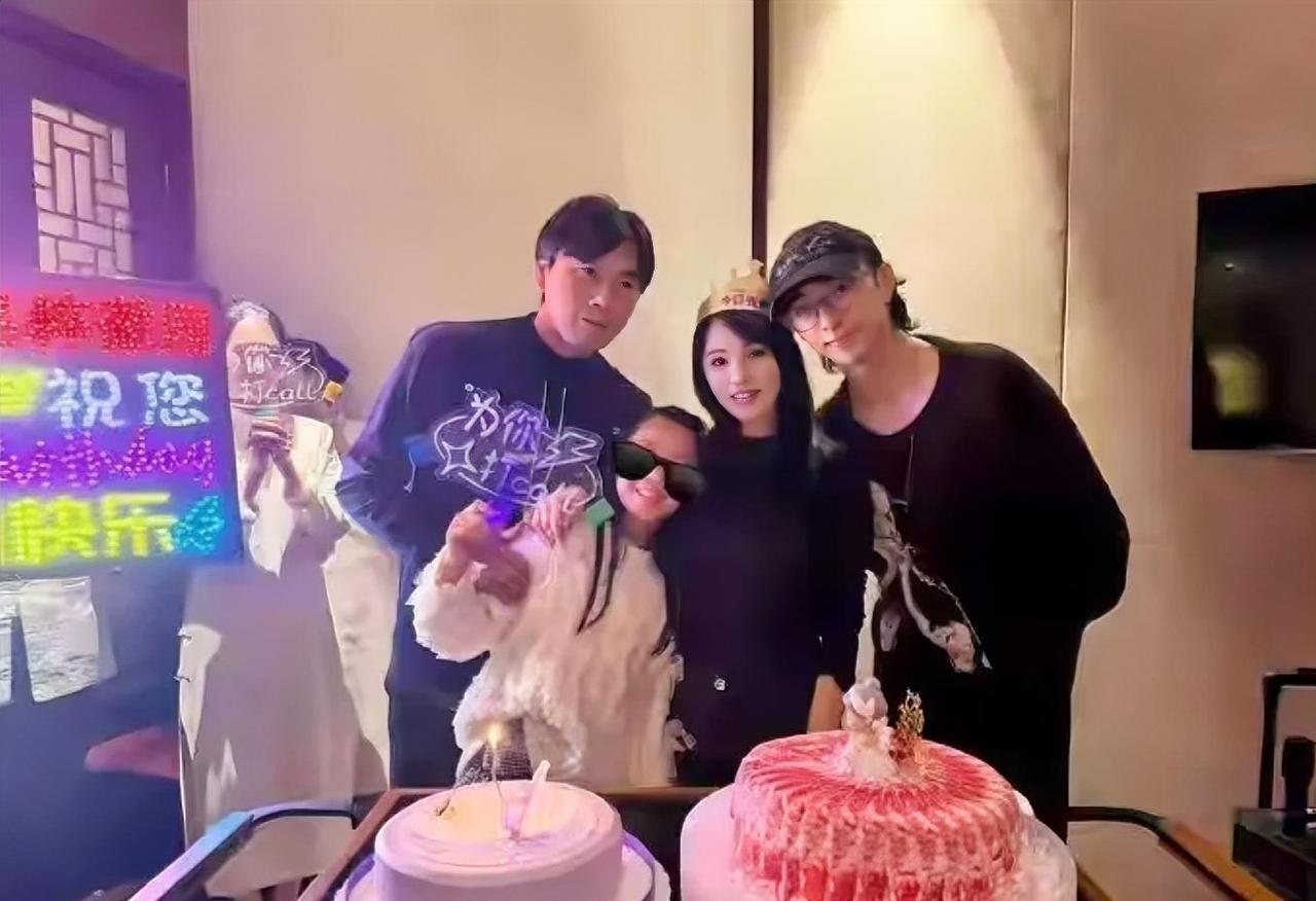 伊能静58岁生日被9岁女儿狠狠治愈！小米粒省吃俭用几个月，把零花钱全攒下来，