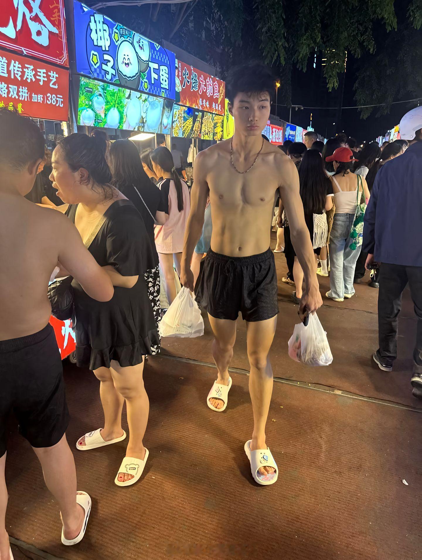 大学城小吃街chinacrush