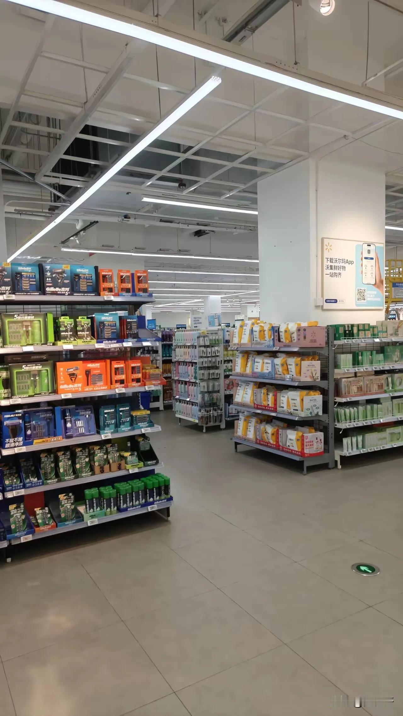 现在的沃尔玛超市跟十多年前真的是天差之别了吧！应该可以说是大部分人的山姆了，以前