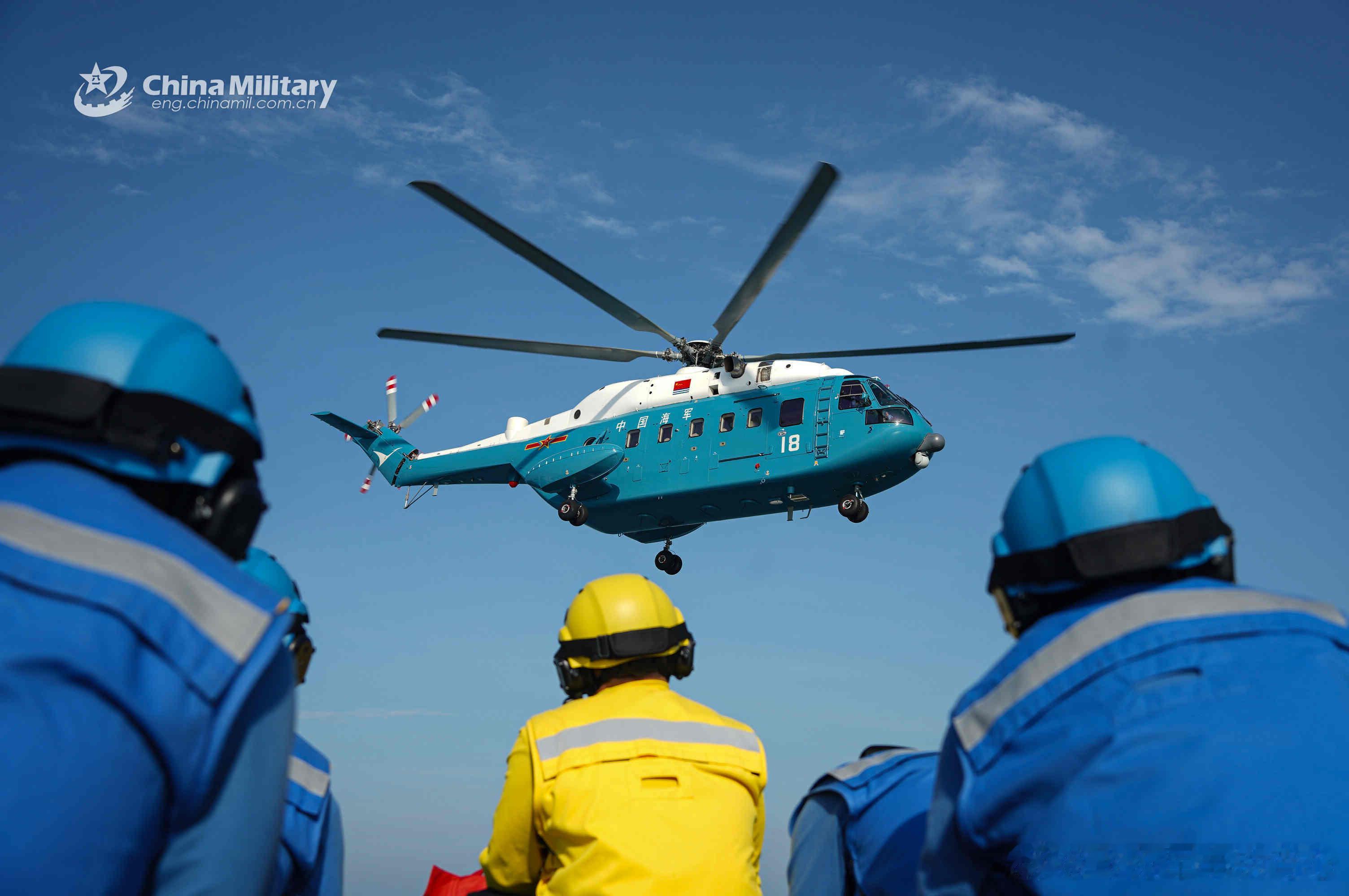 可能是因为习惯了全灰色涂装~看到这个配色就想起了老舰船知识杂志。