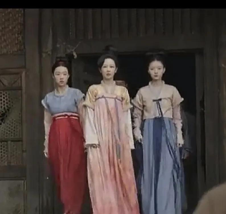 彼此相护，方得周全《锦绣芳华》何惟芳，吕小春和朱大福三人姐妹情深，惺惺相惜。何