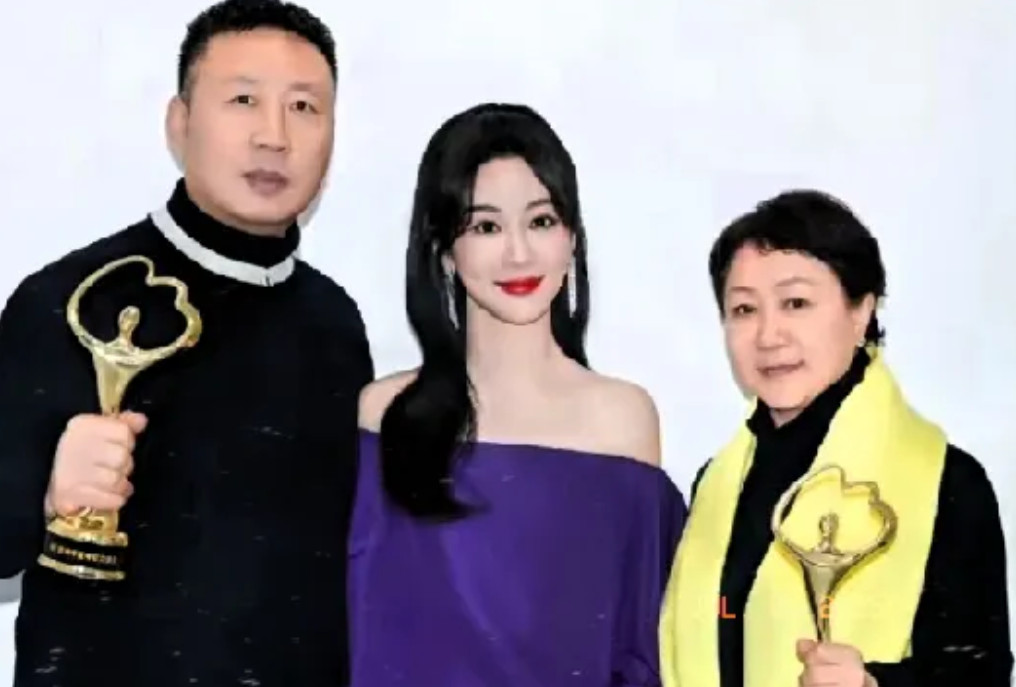 不要去羡慕杨紫，因为她父母不简单，不是因为有钱有人脉，是因为杨紫一句“我喜欢