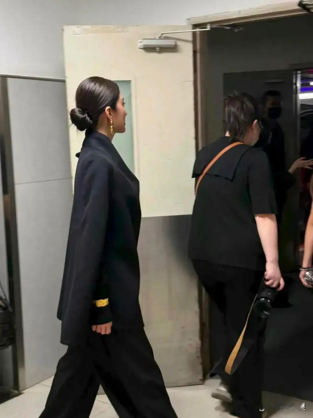 杨采钰，好低调啊！杨采钰的人生简直可以说是人生赢家，她低调的嫁给了创三代，生