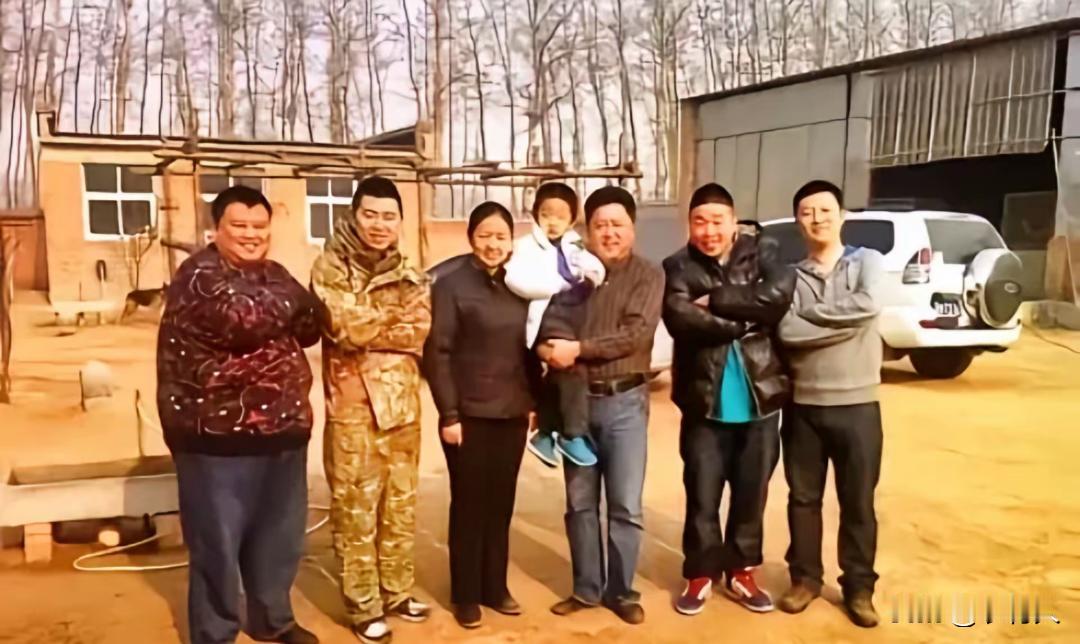 这是德云社早期一张老照片，这里面你能认识几个人？