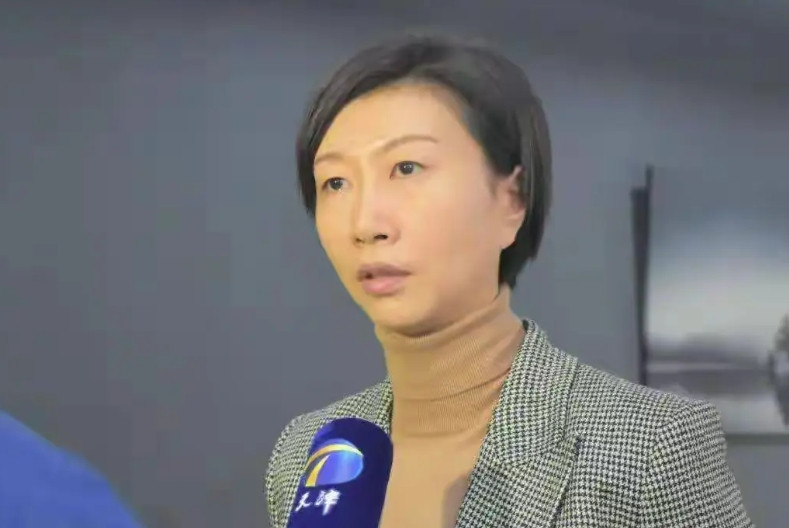 为什么网上诟病天津女排出国热身的球迷，对于上海女排出国备战竟然一点消息都没有呢？