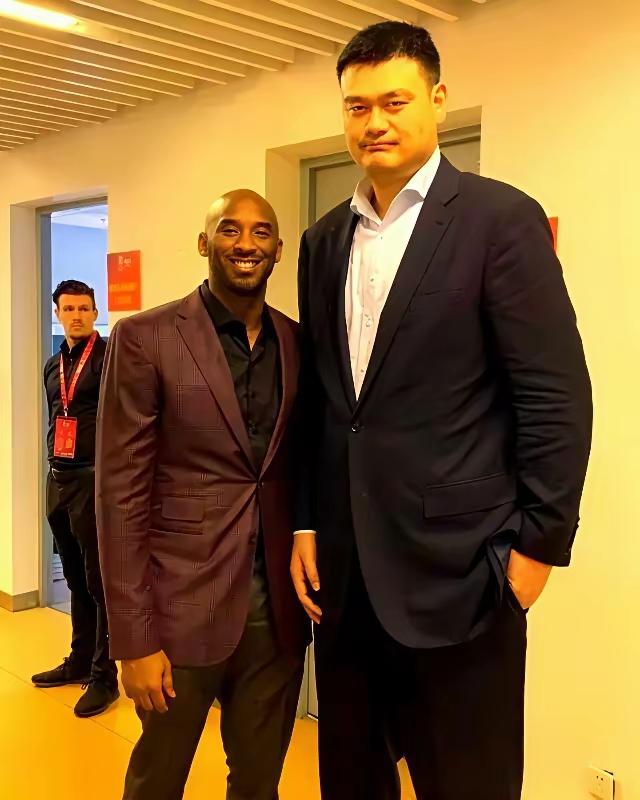 当年要是让他们跑一块去那不得天下无敌科比加姚明，想想就兴奋这倒是真的，火箭