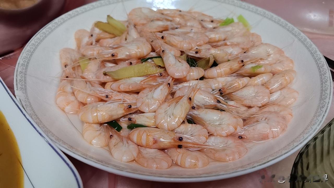 新年第一天，恰逢我家某人阴历生日。为了怎么过生日，两个人还争了起来。他的意思