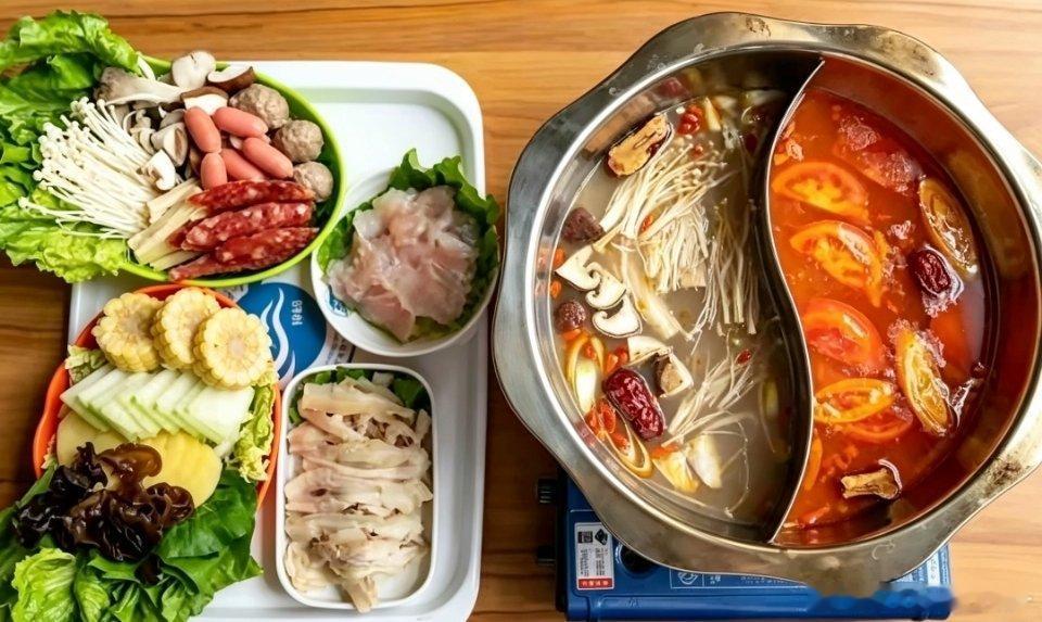 大学食堂的晚餐，现在小孩真幸福​​​