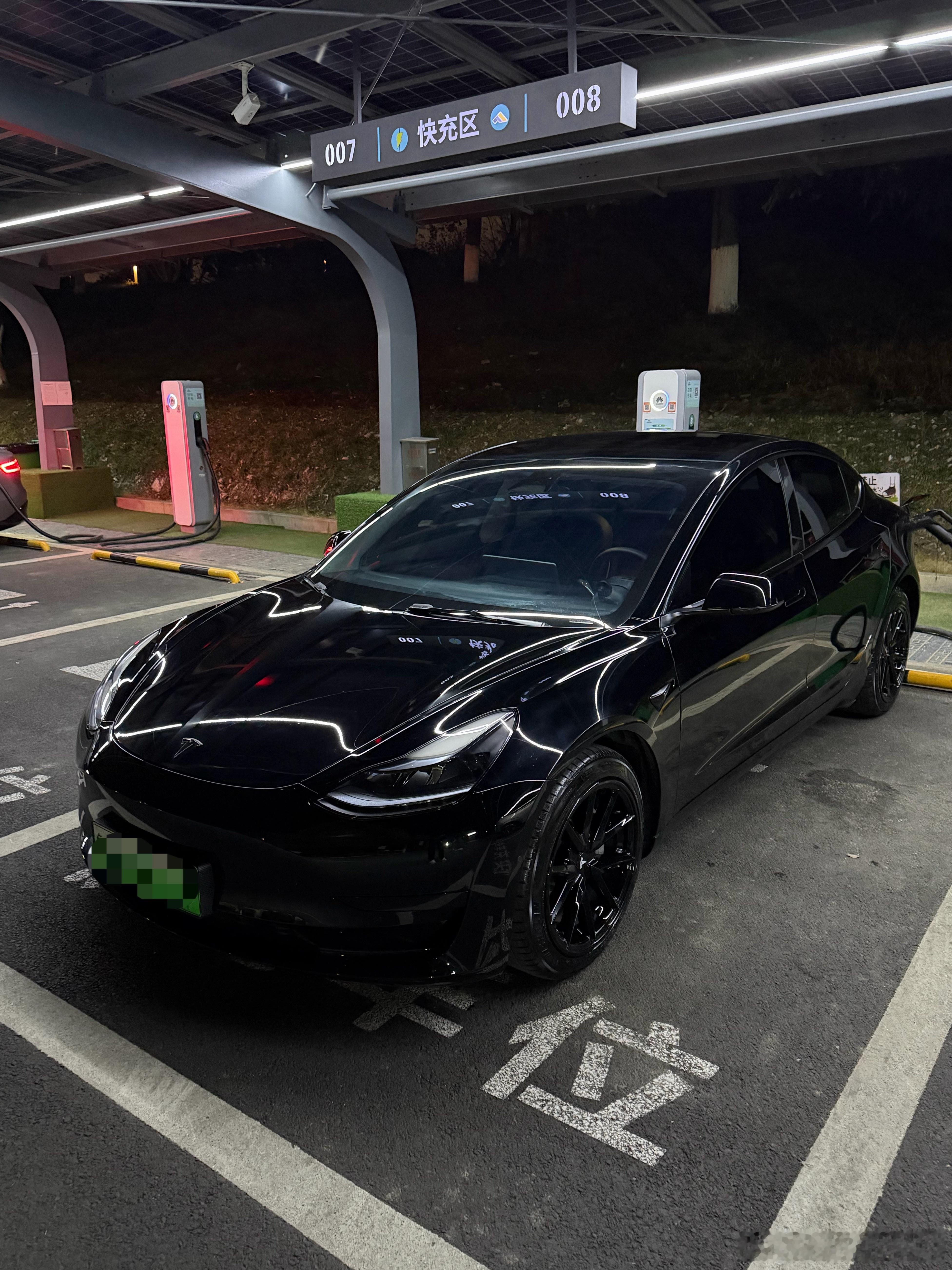 给客户充个电，明天提车给油车客户加50块，充电也是50块一碗水端平，这就是公平公