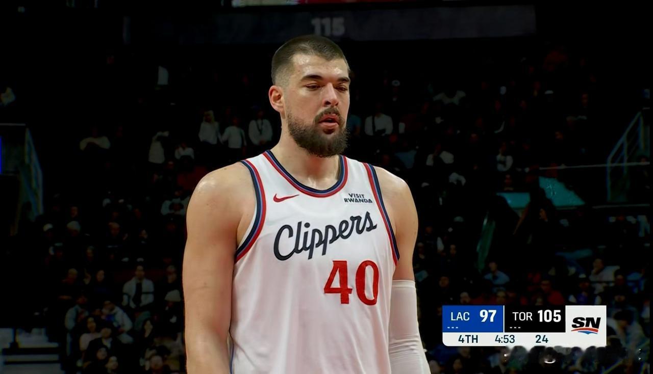 快船当家中锋祖巴茨狠狠地打脸了那些质疑者！在今天快船客场以121：117险胜猛龙