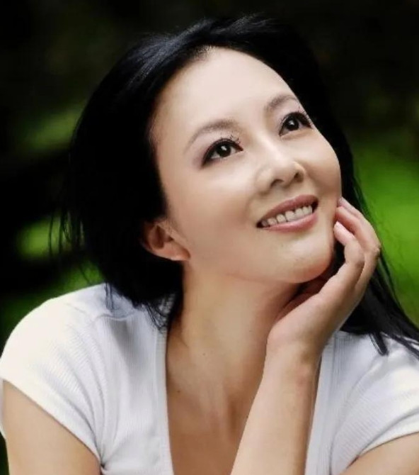 1997年，张纪中打算拍摄《水浒传》，就对外进行招演员，而梁丽直奔“潘金莲”这个