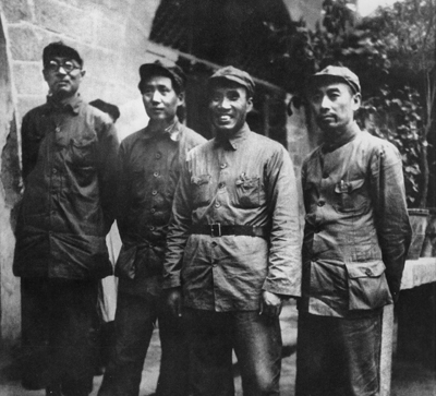 1948年，傅作义计划偷袭西柏坡，出兵前，警卫员却收到一份毛泽东写的文章，大致内