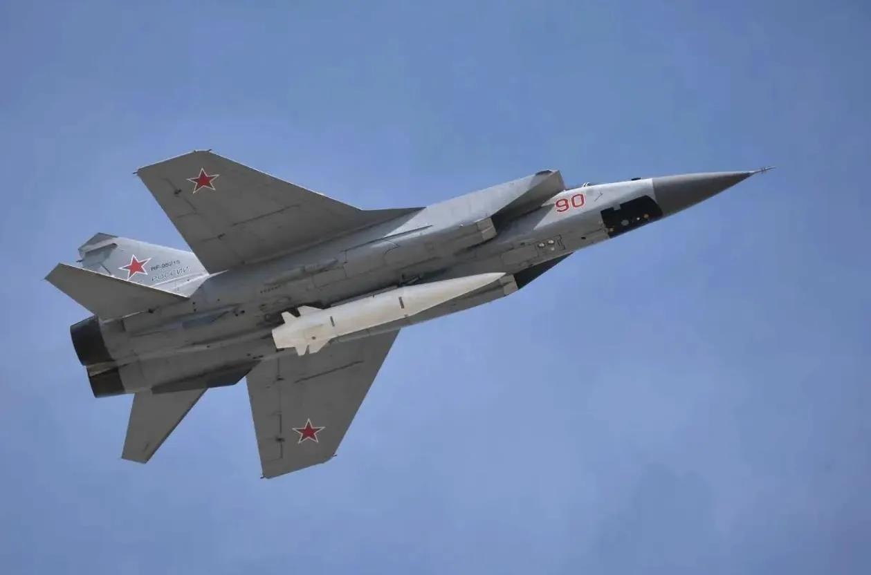 俄军现在对乌军空军基地的打击很频繁，但不是炸跑道，让乌军战机无法起飞，而是打击乌