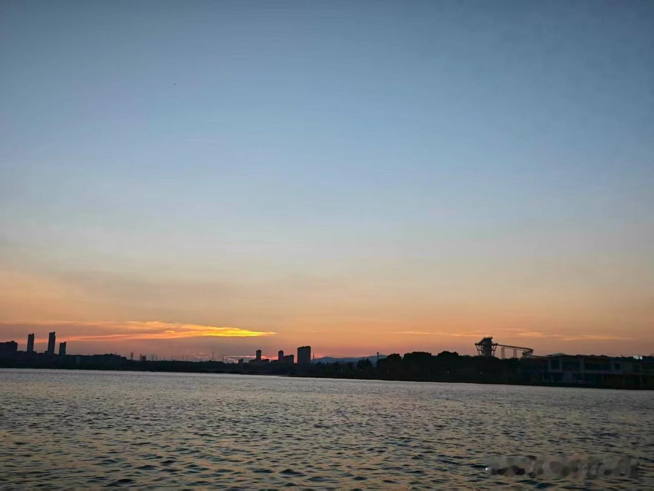 在单位，没人告诉你的人情世故：1.干活别太快不是让你摸鱼，而是节奏感比