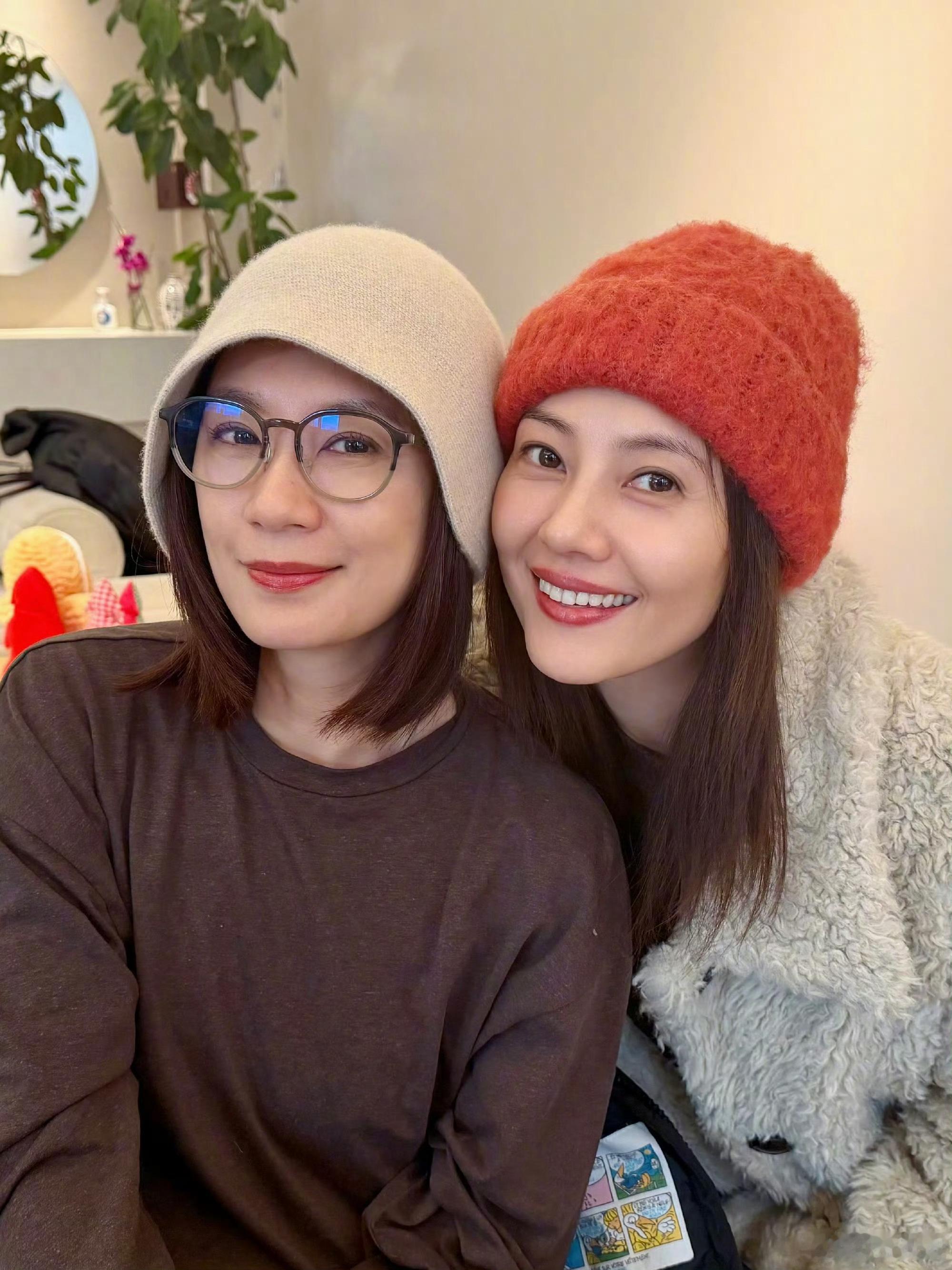 高圆圆晒和贾静雯合照高圆圆贾静雯见面了我的妈咪们见面了