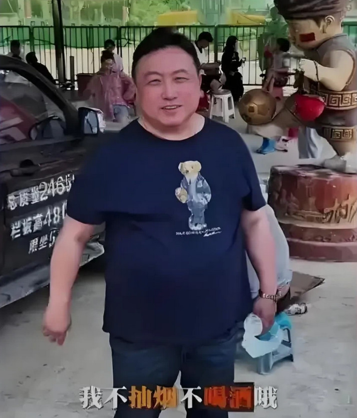王晶这几天受什么刺激了，又是曝光张国荣的死因内幕，又是狂怼李嘉诚家族，李嘉诚家族
